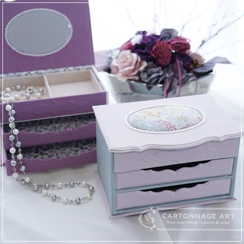 オリジナルなカルトナージュ で創り上げたオシャレで可愛いミニ箪笥 オリジナルなカルトナージュ で創り上げたオシャレで可愛いミニ箪笥